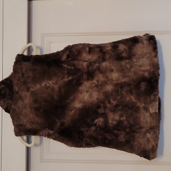 Reversible faux fur vest - Picture 4 of 10